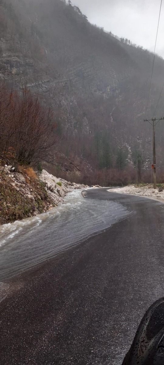 Zatvorena cesta Jablanica – Blidinje: fotografije pokazuju stvarno stanje na terenu